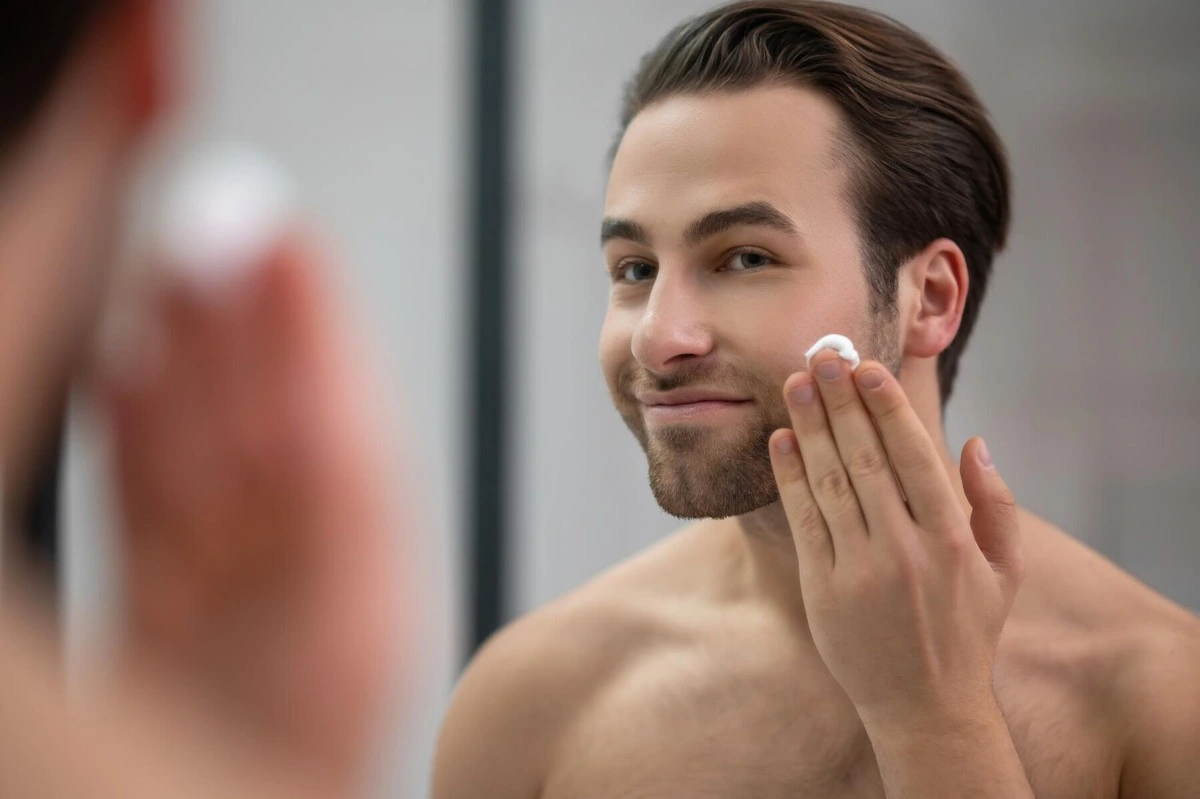 applying the best spf men’s facial moisturizer